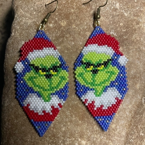 Grinch Beaded Earrings, New, Handmade by Me - Picture 3 of 8